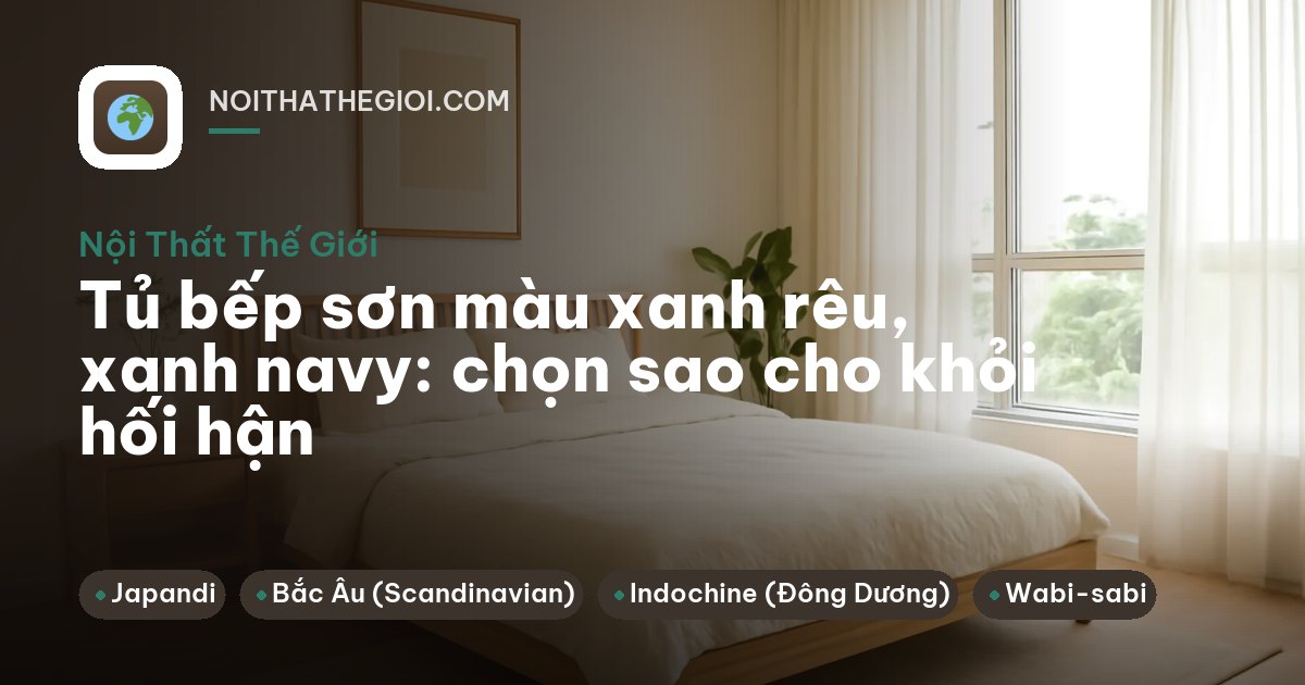 Tủ bếp dưới sơn xanh lá xám với tay nắm màu đồng trong nắng sớm